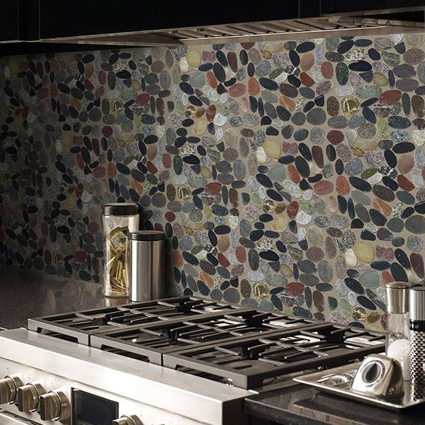 Pebble tile backsplash in a kitchen