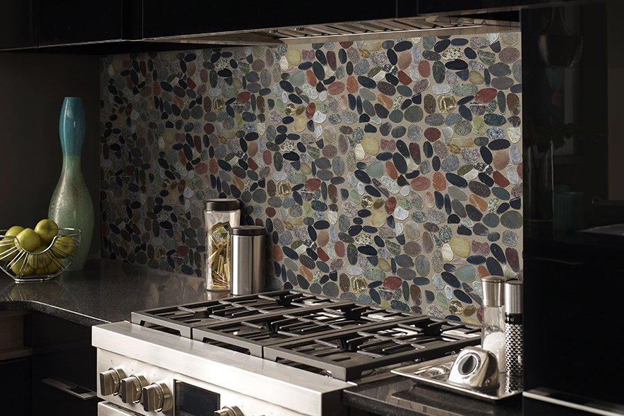Pebble tile backsplash in a kitchen