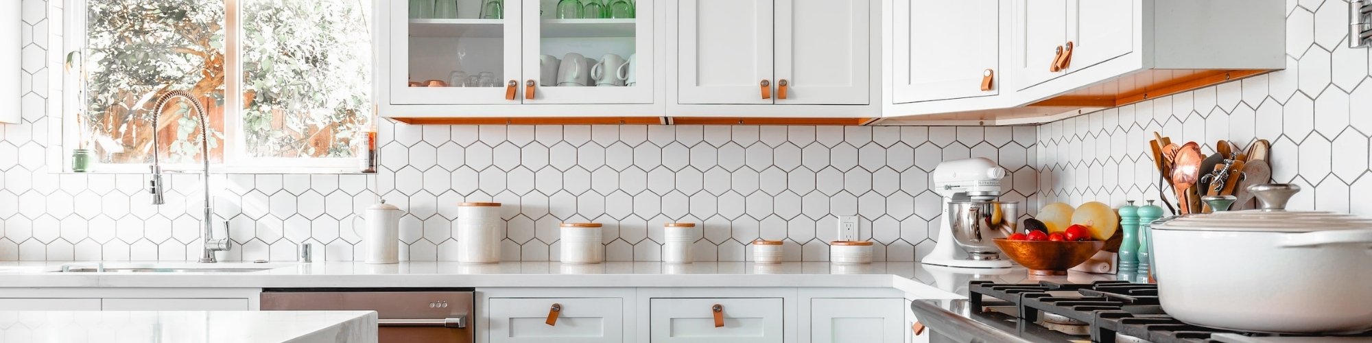 Tile backsplash in a modern kitchen
